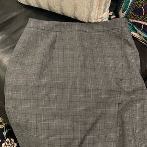 Lovely plaid grey Shelly segal laundry knee length skirt